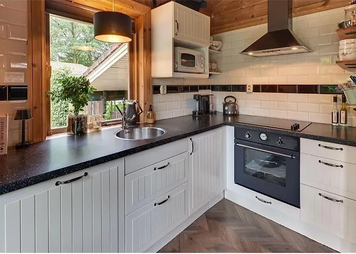 Finse Retreat Met Haard & Bar Aan Bos En Strand! 山林小屋