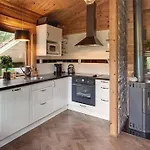 Finse Retreat Met Haard & Bar Aan Bos En Strand! 山林小屋 许尔斯霍斯特