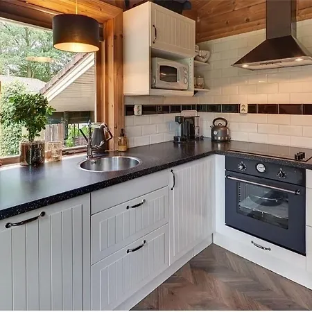 Finse Retreat Met Haard & Bar Aan Bos En Strand! ロッジ