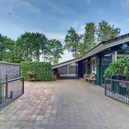 Finse Retreat Met Haard & Bar Aan Bos En Strand! ロッジ フルスホルスト